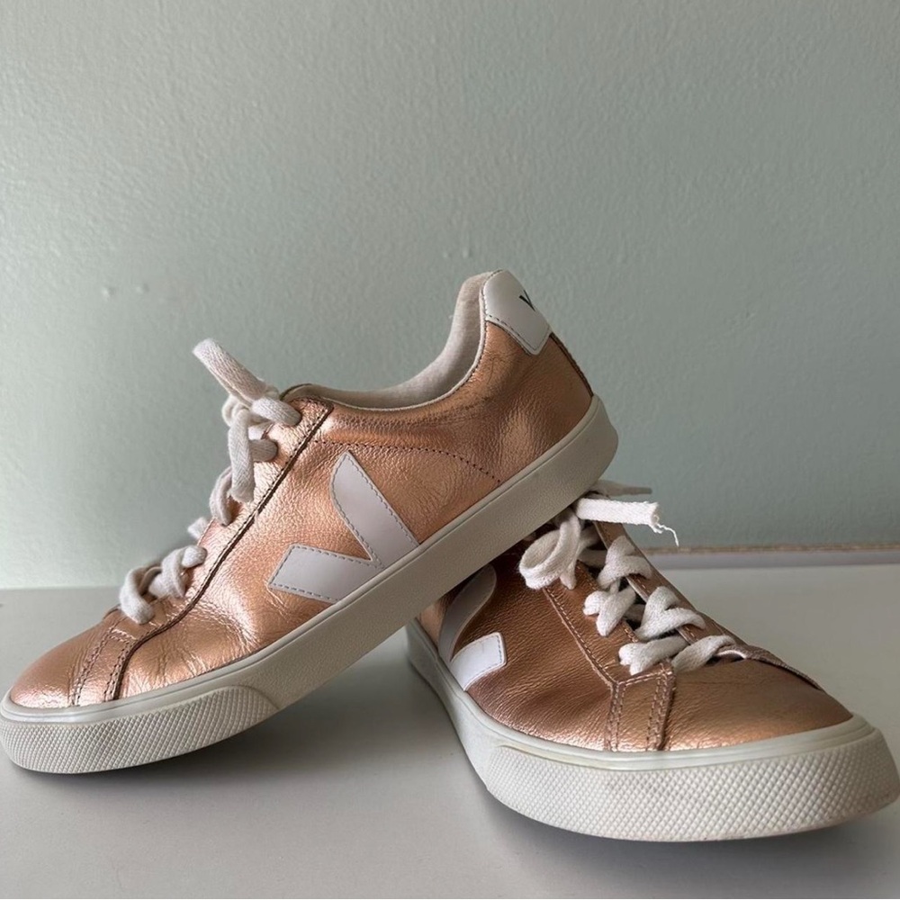 Veja Women's Metallic Pink Sneakers